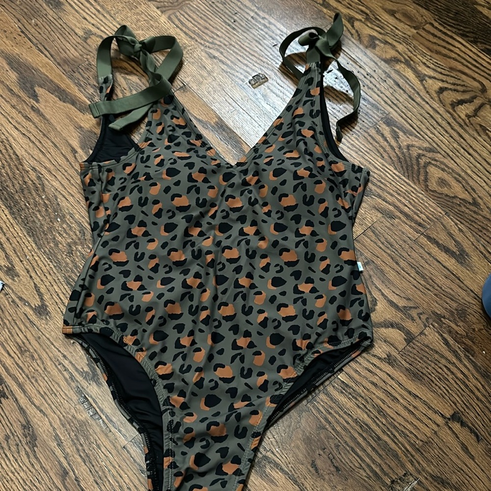 Posh peanut momma swim suit. New with tags